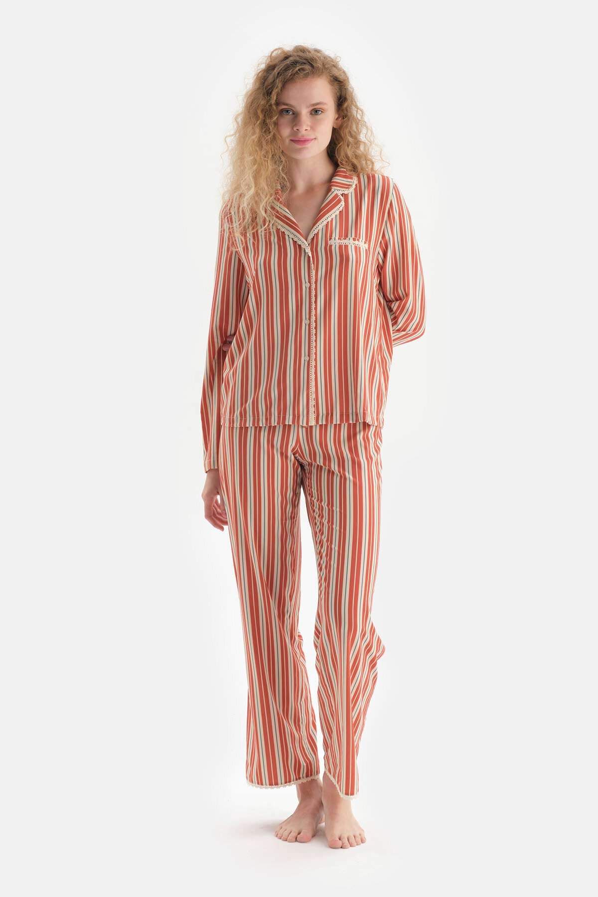 Dagi Kiremit Çizgili Ceket Yaka Saten Kadın Pijama Takımı
