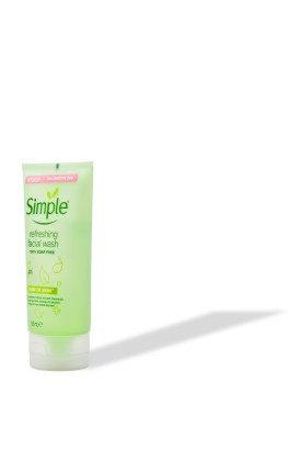 Simple Kind To Skin Hassas Ciltlere Uygun Sert Kimyasal İçermeyen Ferahlatıcı Yüz Temizleme Jeli 150 ml - Thumbnail